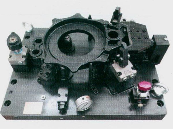 製動器底(di)闆液(ye)壓裌(jia)具